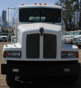 1990%20Kenworth%20T800%204000gal.%20water%20tank%20(P9979).%20Direct%20front%20view.jpg
